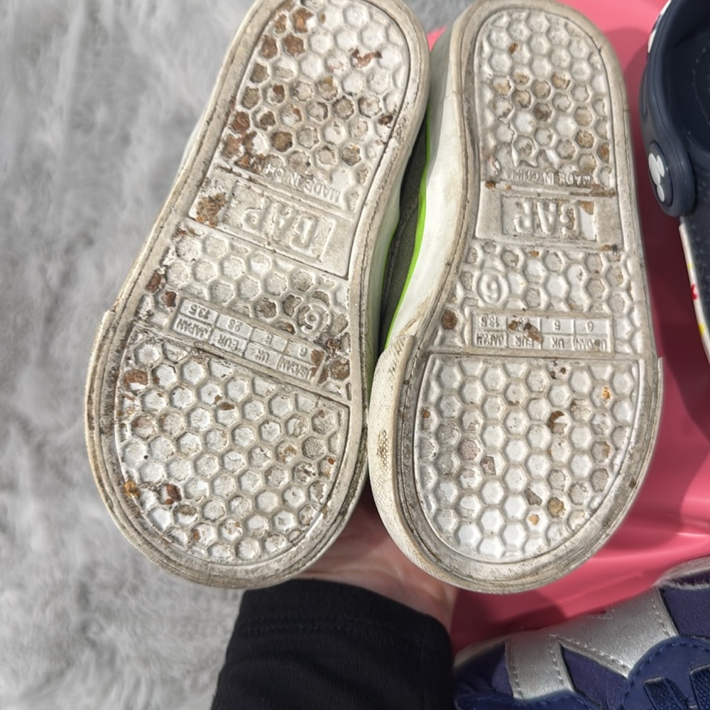 Lot of 6 pairs of toddler boy size 6 shoes - Picture 8 of 9